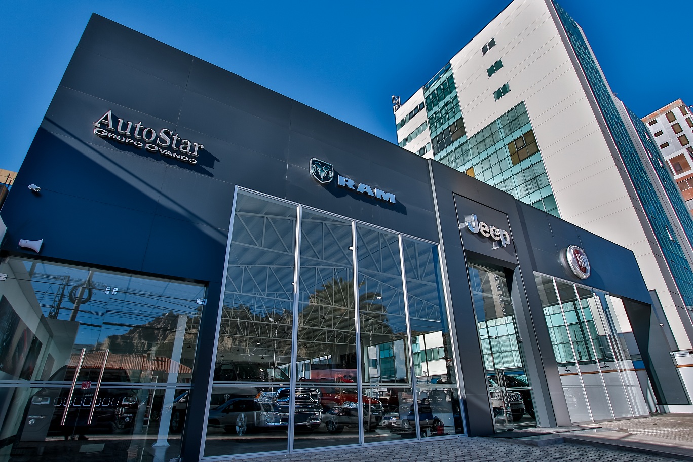 AutoStar Integra sus servicios de Venta y Post-Venta en un Nuevo Showroom jamás visto en la ciudad de La Paz