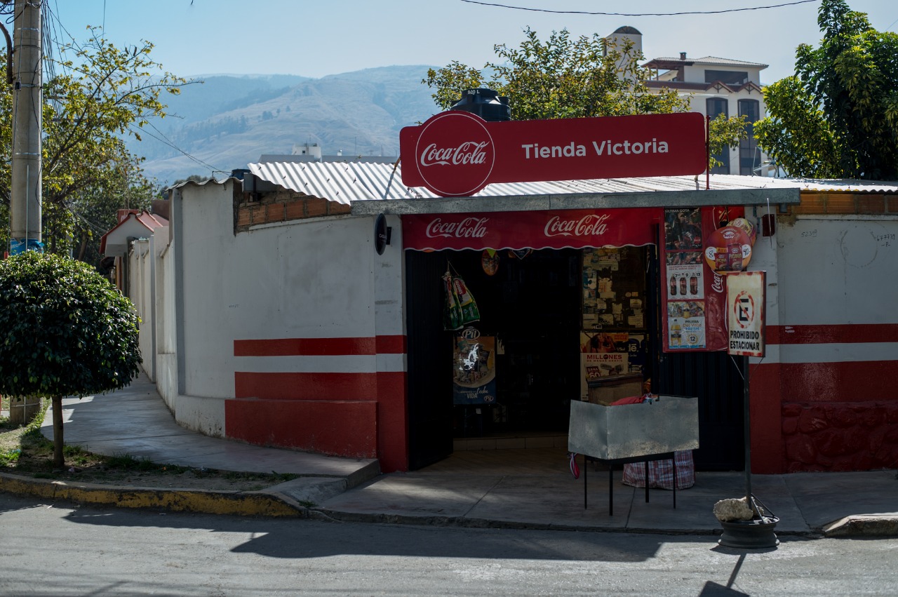 Coca-Coca lanza “Tiendas Abiertas” para la reactivación económica de pequeños comercios en Bolivia