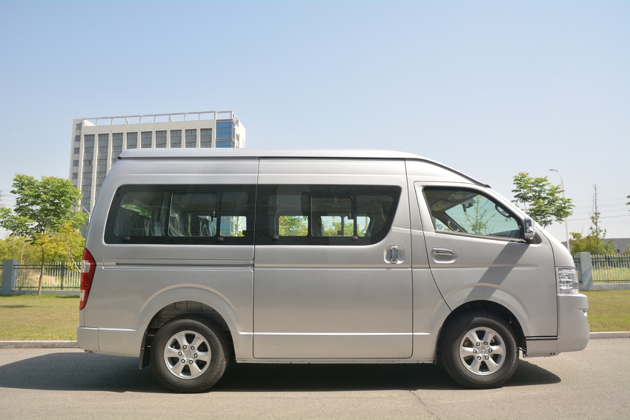 Los minibuses Joylong llegan a Bolivia para ampliar las opciones de transporte seguro