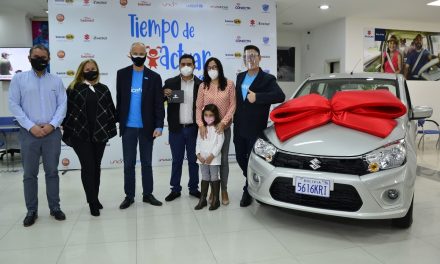 Imcruz y Suzuki entregan auto cero kilómetros a donante de la campaña ‘Tiempo de Actuar’
